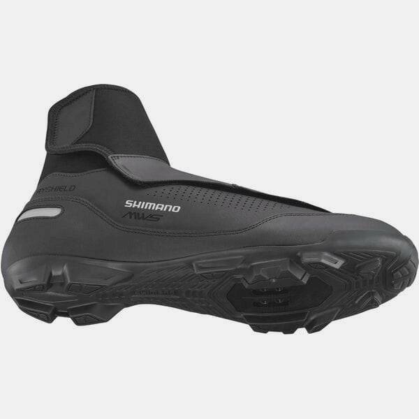 Shimano MW5 MTB cycling shoes with waterproof DryShield material, warm lining, and reflective details for outdoor riding.