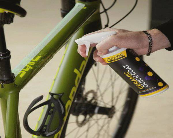 Gtechniq Bike Ceramic Quick Coat bottle showing 500ml container with product label, used for long-lasting SiO2 protection and gloss.