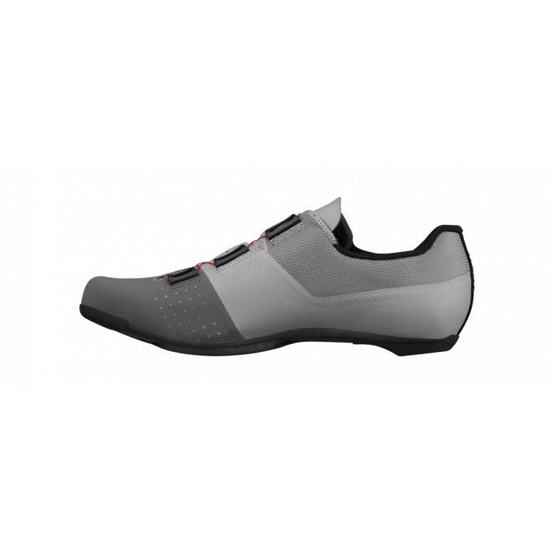 Fizik R4 Tempo Overcurve road cycling shoes with BOA closure system and carbon outsole, designed for high-performance cycling.