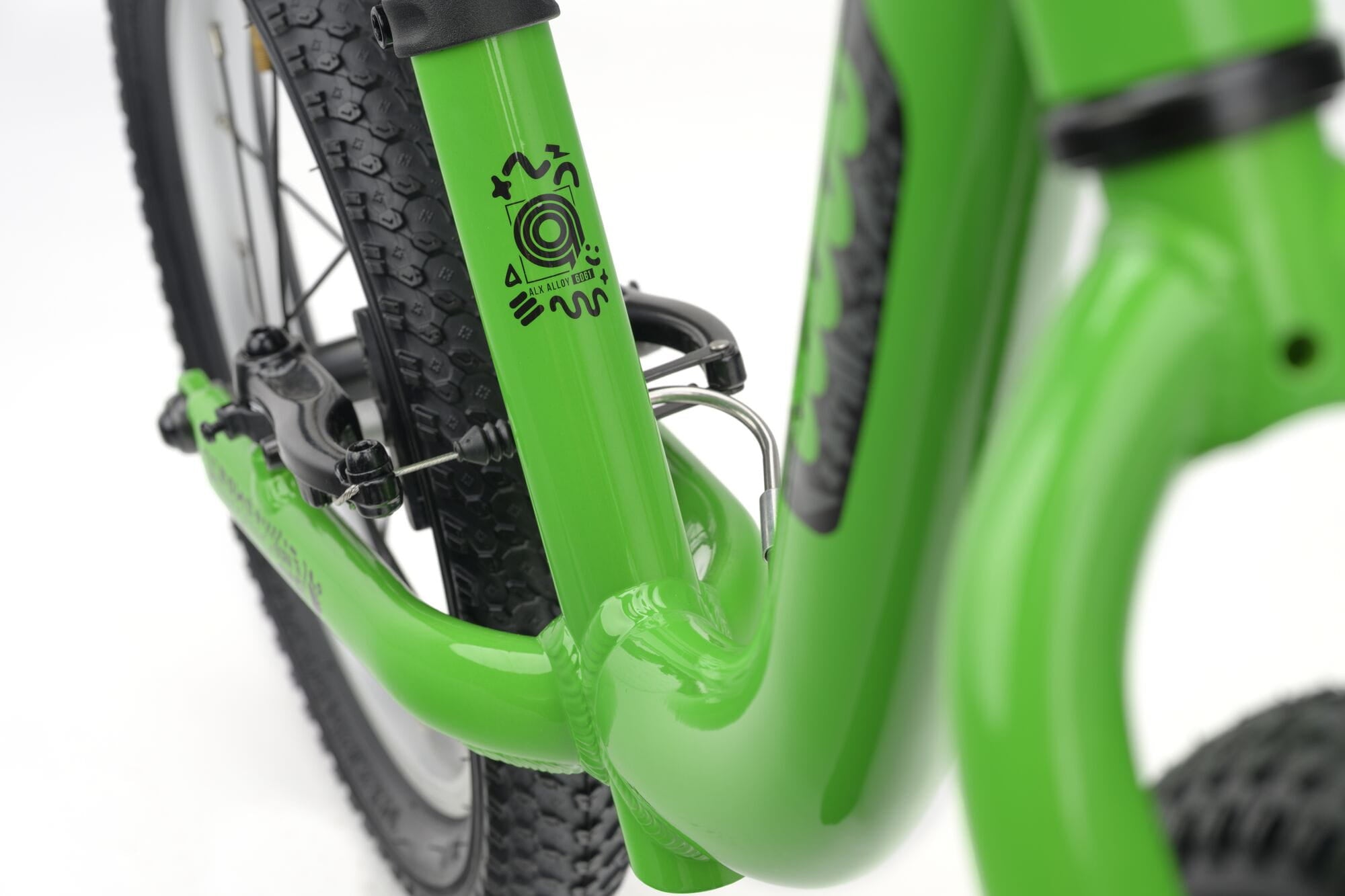 Green Ridgeback Scoot XL Kids Balance Bike 14-inch for ages 3+, featuring a lightweight frame and beginner-friendly design.