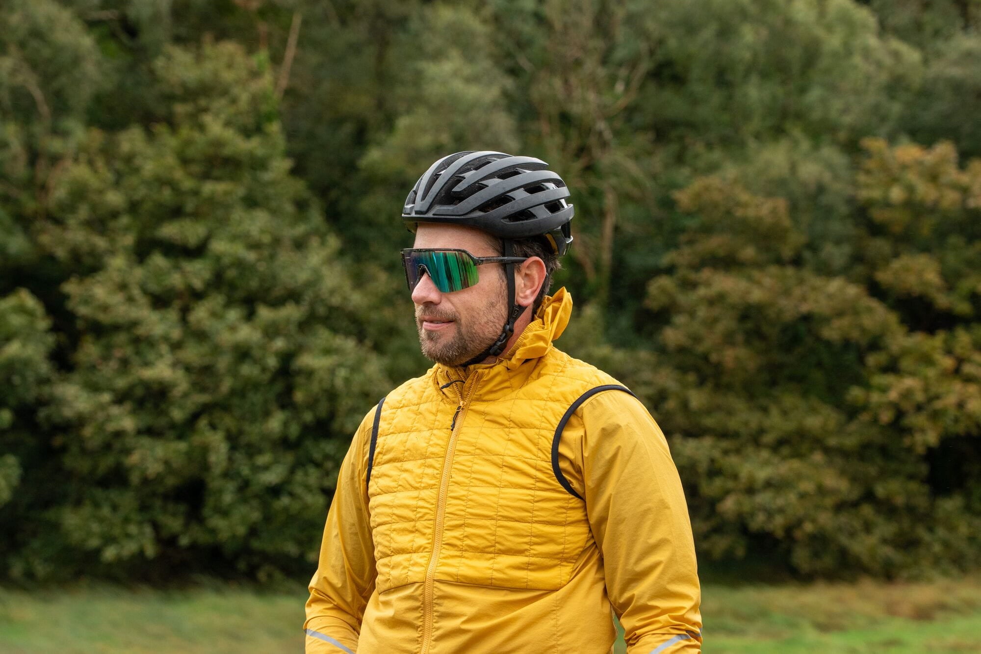 Madison Roam men's windproof packable cycling gilet with Primaloft insulation, shown in black, lightweight and designed for outdoor riding.