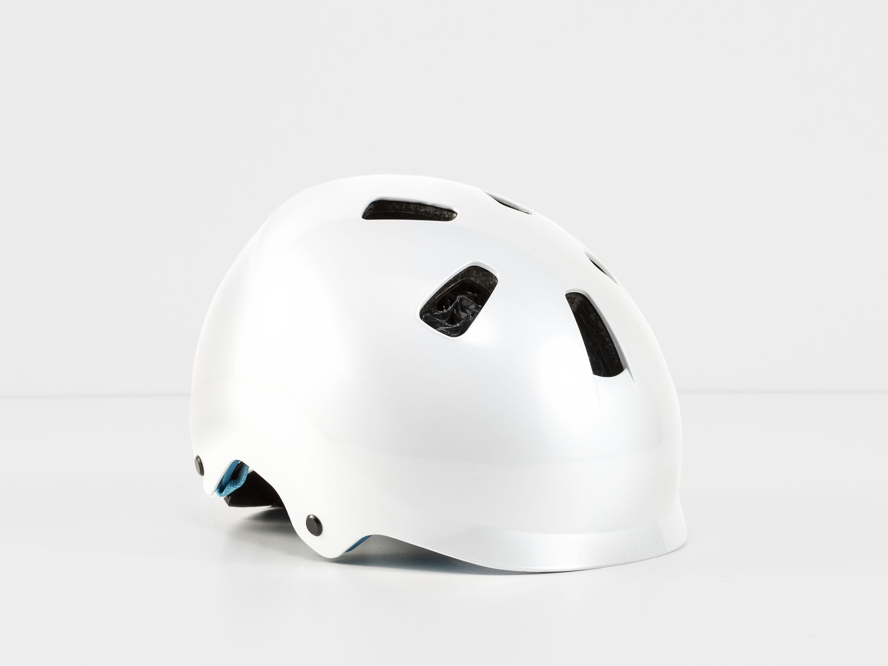 Bontrager Jet WaveCel kids bike helmet with magnetic buckle and crash replacement guarantee, showcasing the helmet's design and safety features.