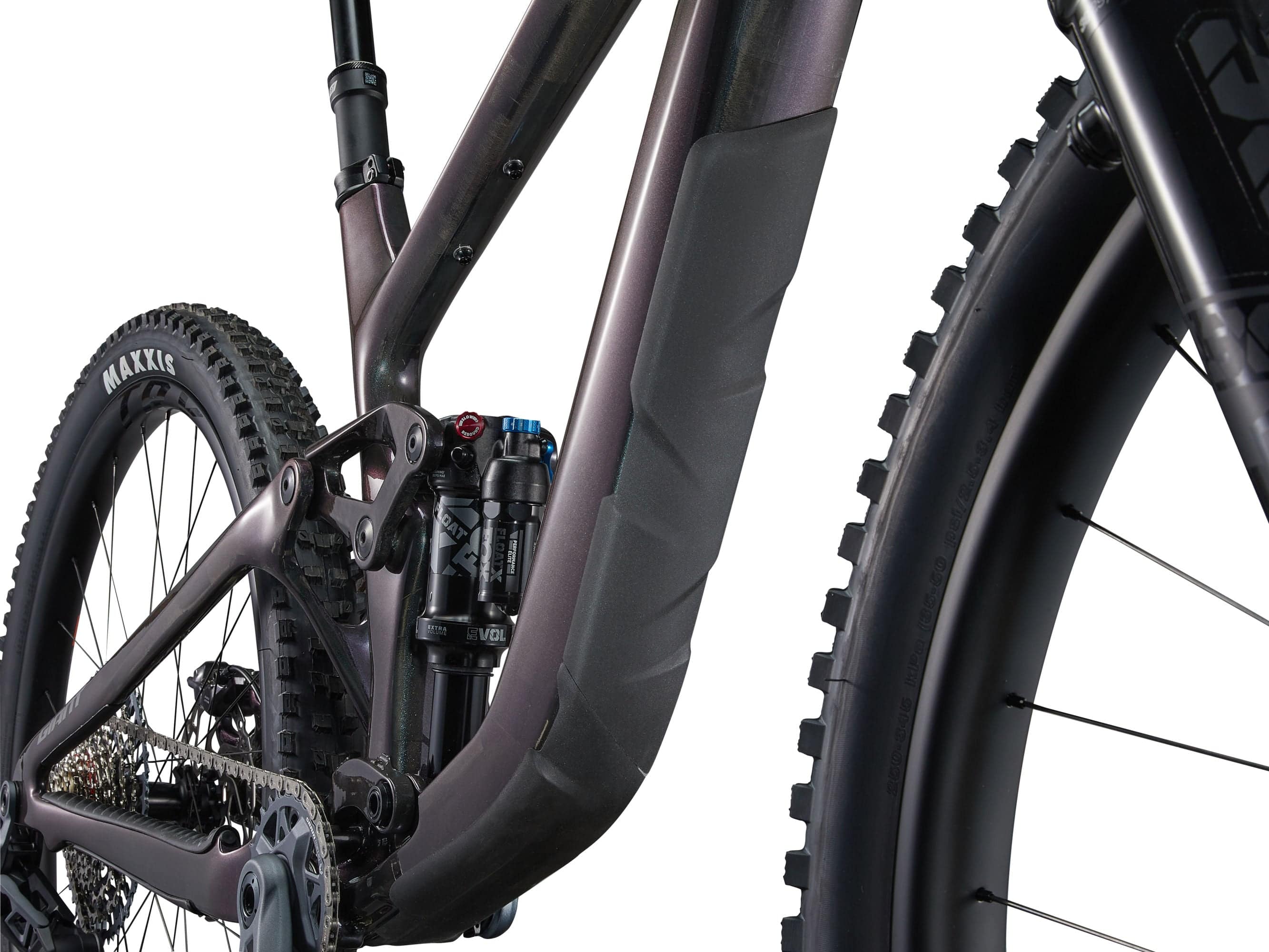 Giant Trance X Advanced 1 mountain bike with 29-inch wheels and Maestro suspension, ready for off-road trail riding.