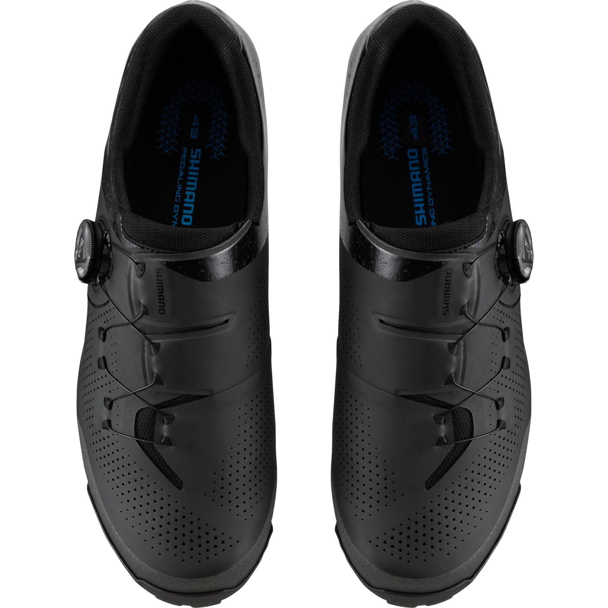 Shimano XC3 mountain bike shoes with BOA fit system and SPD compatibility, featuring a durable design for off-road cycling.