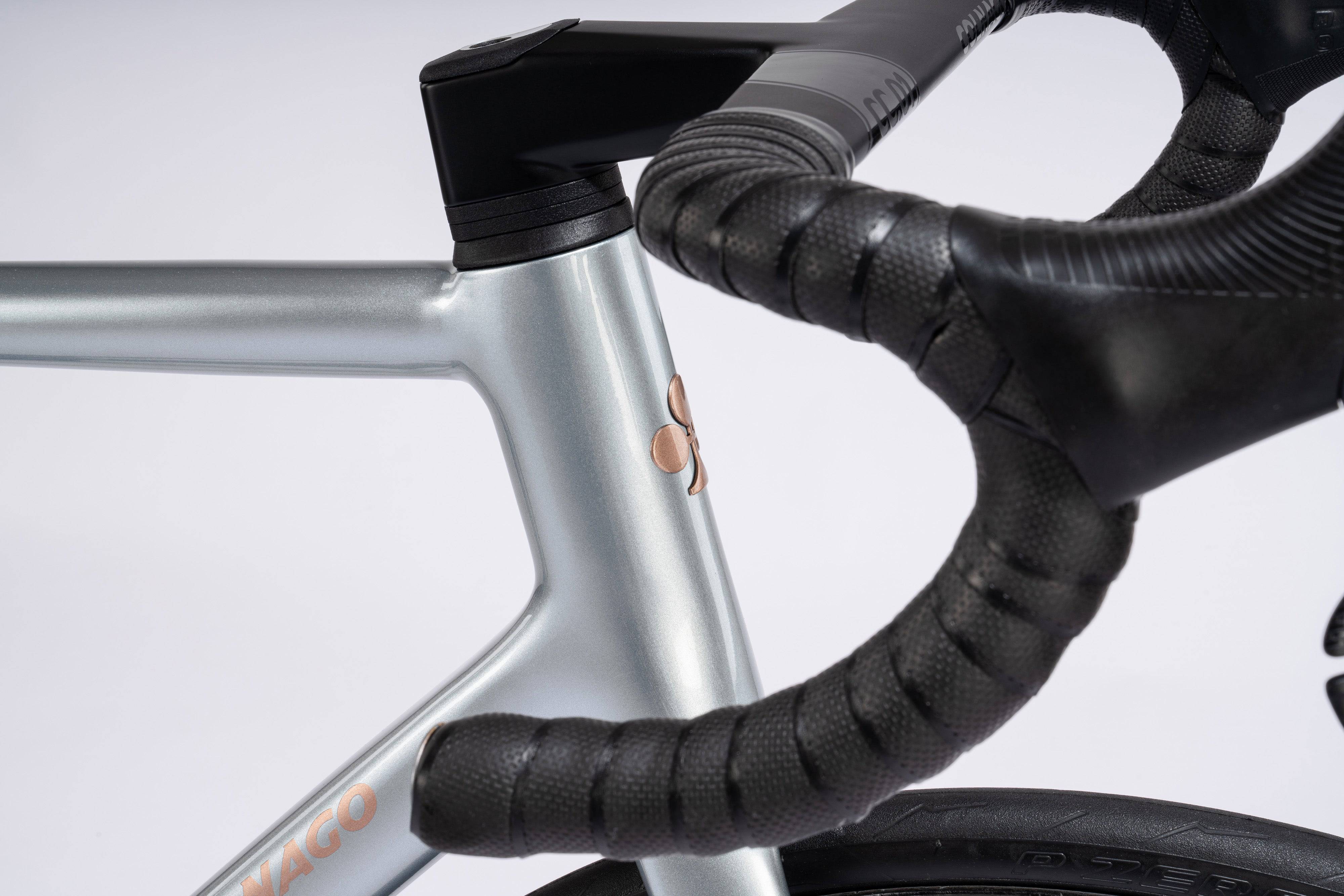Colnago Steelnovo 2025 road bike with lightweight frame and Campagnolo Super Record wireless groupset, ready for performance cycling.