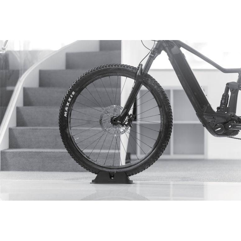 Black Topeak Wheel Chock stabilizer for bike front wheels up to 29" x 2.6" in size, designed for tire support and stability