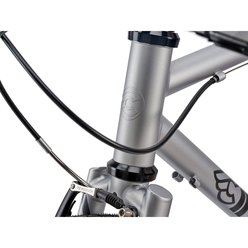 Silver Cinelli Tutto Plus flat bar road bike with sleek frame and urban riding setup for commuting and racing.