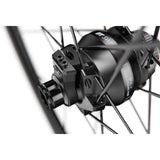 DT Swiss G 1800 SPLINE 700c front disc brake dynamo wheel with clincher tires and 25x24mm rim width, designed for cycling components.
