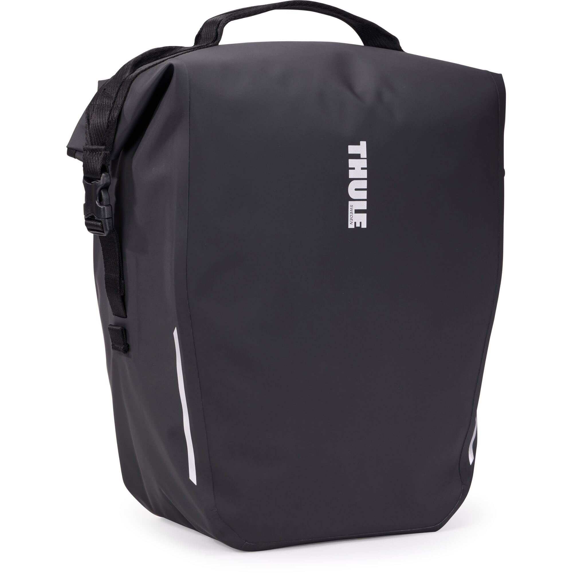 Thule Shield 22L waterproof bike pannier with InLock system and laptop compartment, outdoor cycling accessories.