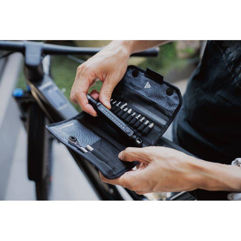 Topeak E-Torqbar digital torque wrench with LED indicator, black, for precise 1-10Nm torque in workshop settings