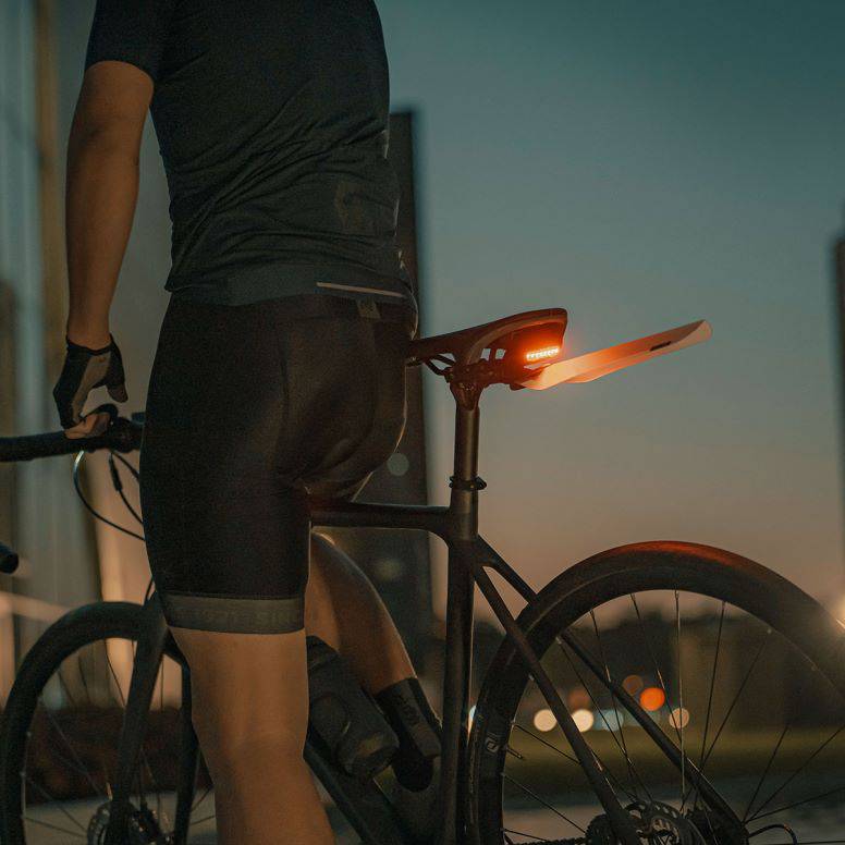 Topeak Flashfender Deluxe Duo Fixer bike fender with black and transparent brackets, designed to protect against mud and water.