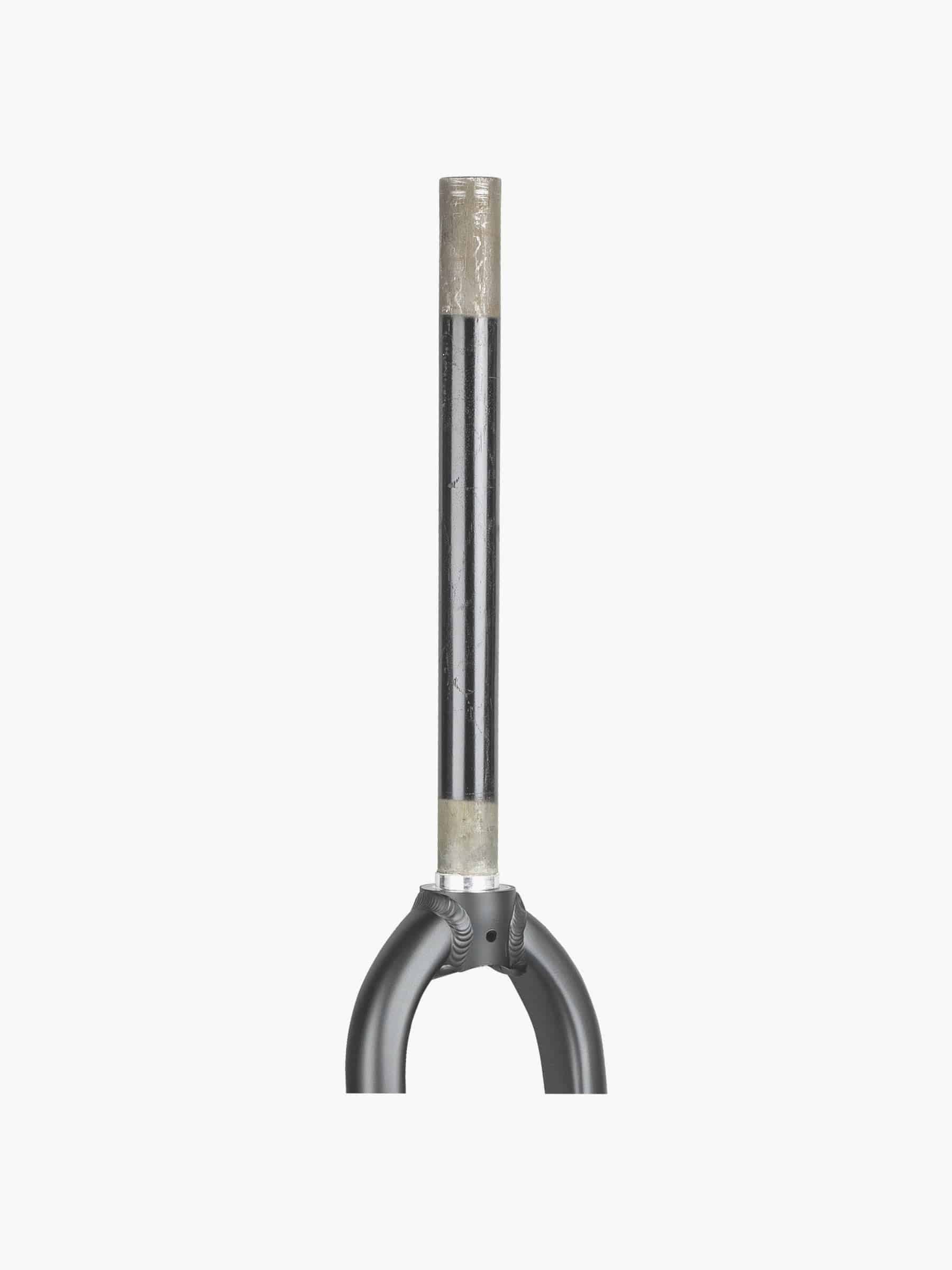 Trek 920 29-inch rigid matte black fork with 325mm offset for road bike components, featuring a neutral design and sleek finish.