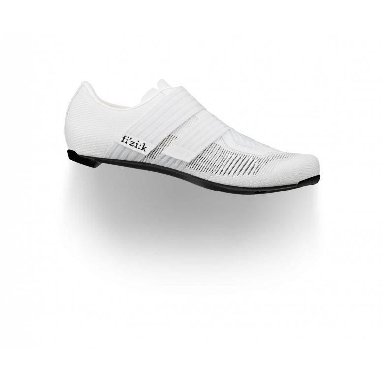 Fizik Vento Powerstrap Aeroweave road cycling shoes with R3 carbon outsole, featuring sleek design and secure fastening for performance riding.