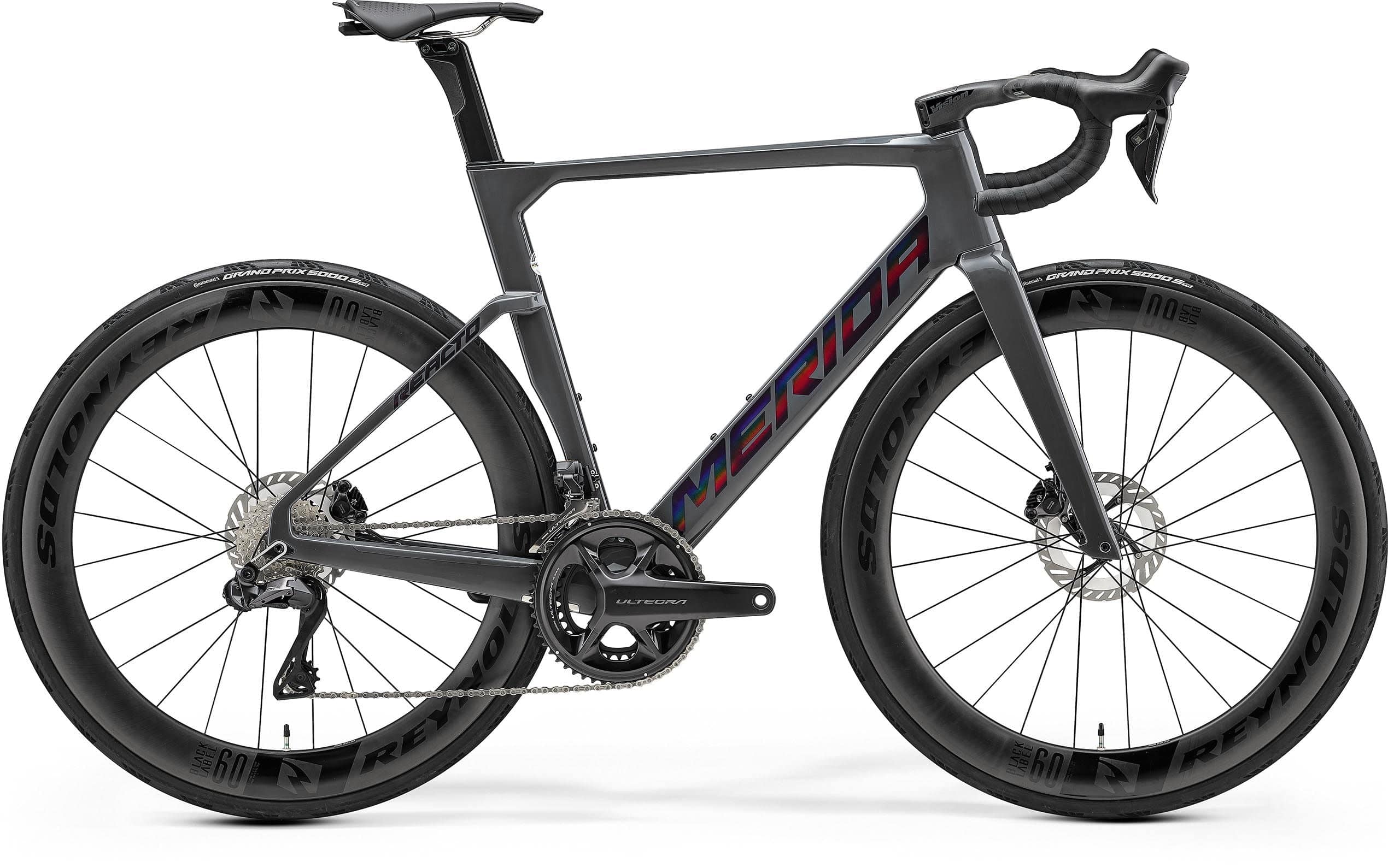 Merida Reacto 9000 Aero Road Bike with hydraulic disc brakes and wide tire compatibility, featuring aerodynamic frame and sleek design.