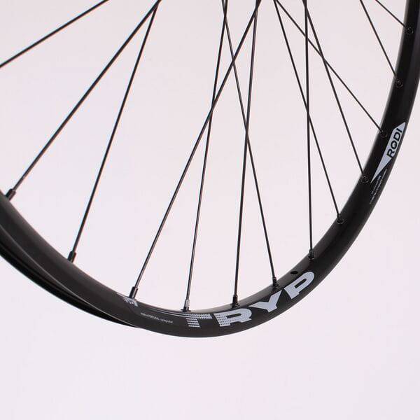 M Part Wheels M25 QR 29-inch MTB rear wheel with tubeless-ready design, compatible with 8-11 speed components and quick-release.