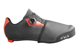 Fizik weather-resistant cycling toe covers with reflective logo, designed to protect shoes from rain and wind during rides.
