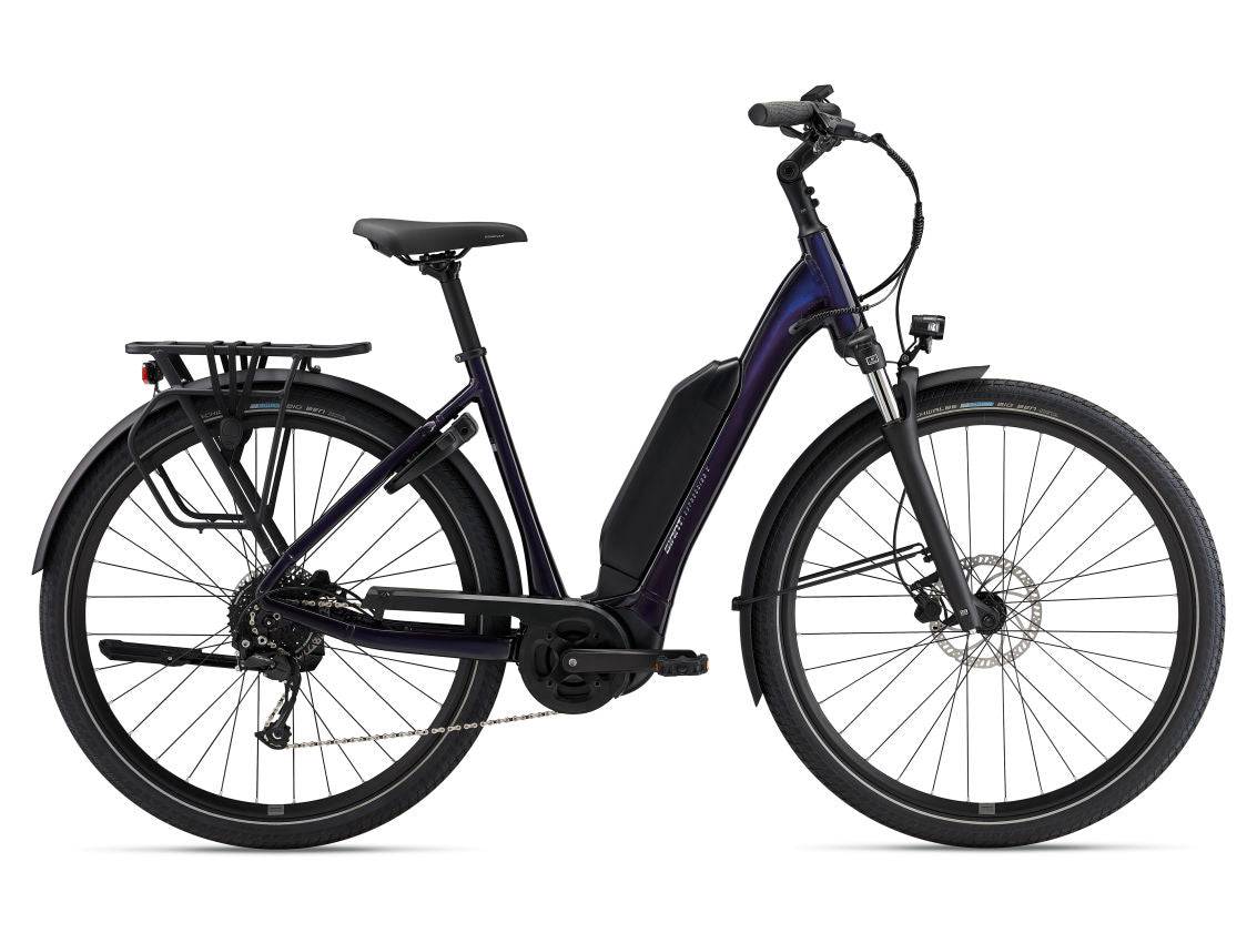 Giant EXPRESSION E+ 2 e-hybrid bike with smart assist motor, integrated lights, and a sleek design, suitable for city commuting.