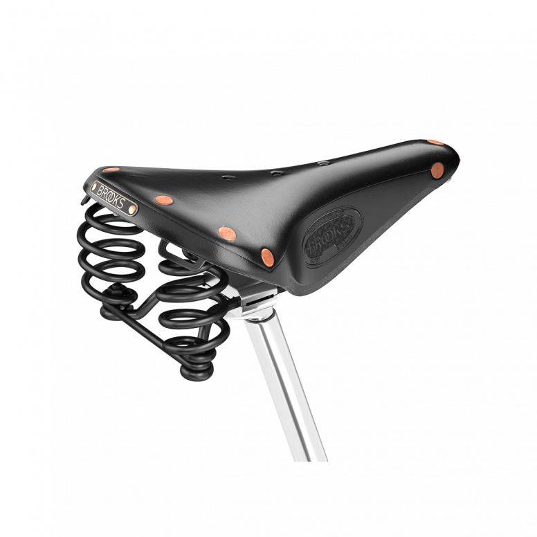 Brooks Flyer Special saddle for long-distance cycling, showcasing durable support and ergonomic design in a close-up view.