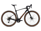 Giant Revolt Advanced 2 MY26 gravel bike with adjustable wheelbase and shock-absorbing frame, ready for off-road riding.