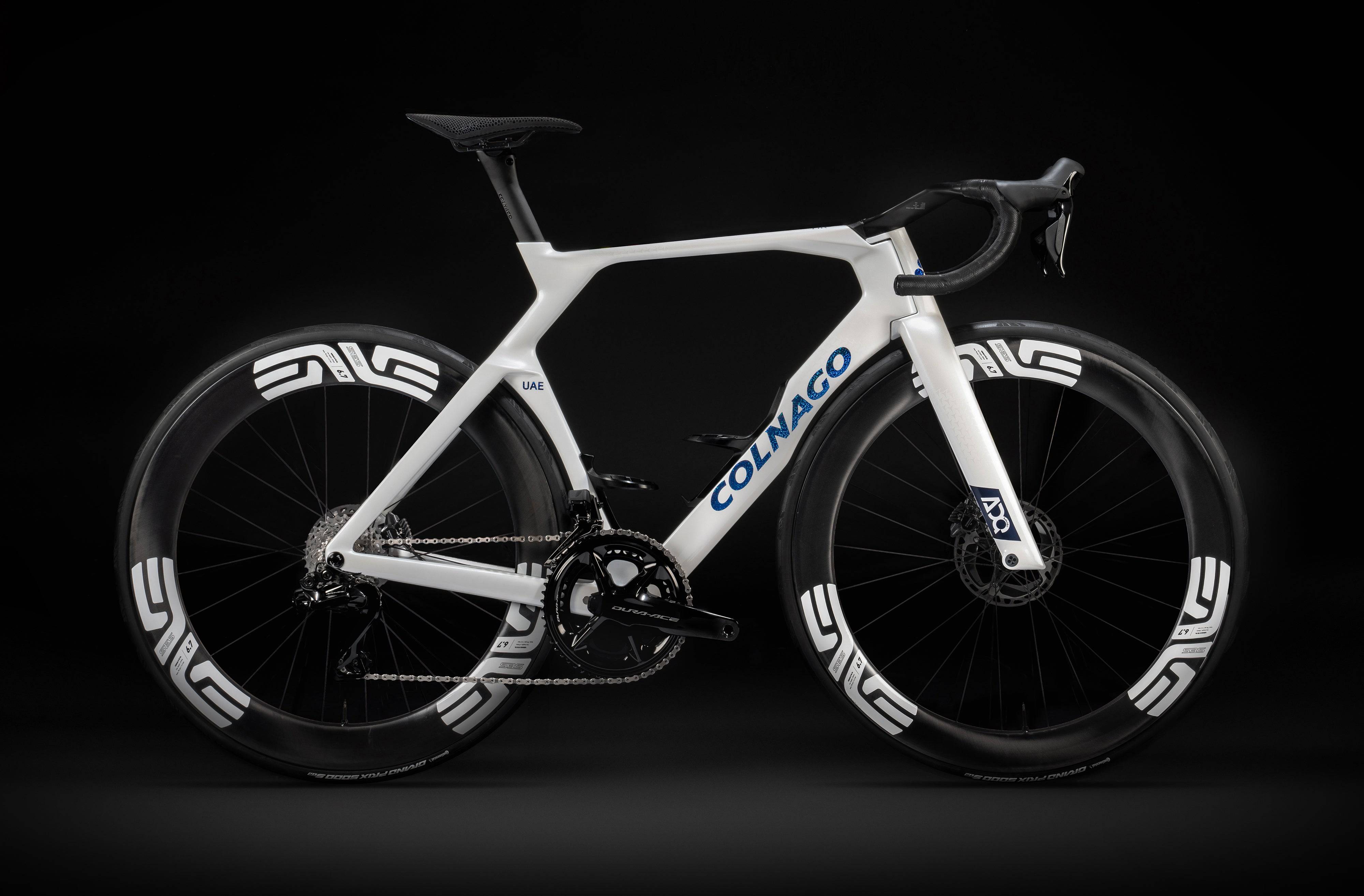 Colnago Y1RS Disc 2025 carbon aero road bike with Shimano Dura-Ace Di2 groupset, featuring aerodynamic frame and disc brakes.