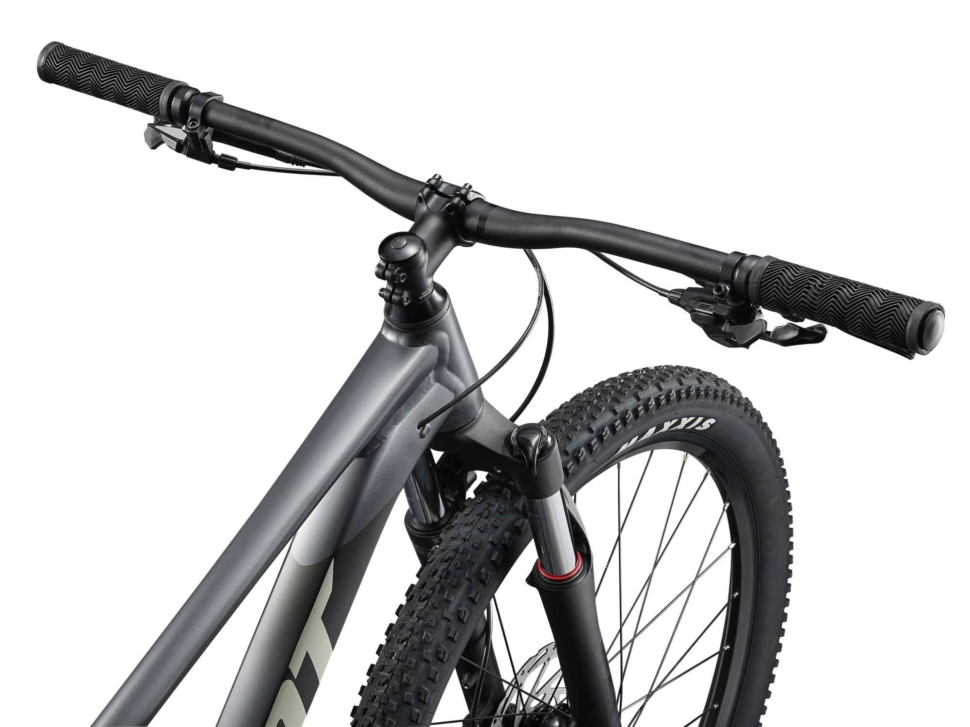 Giant Talon 29 1 mountain bike with Shimano CUES U6000 disc brakes, unisex mountain bike with rugged frame and knobby tires.