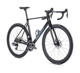 Colnago V5rs Disc 2025 carbon road bike with Shimano Ultegra Di2 electronic groupset, featuring lightweight frame and disc brakes.