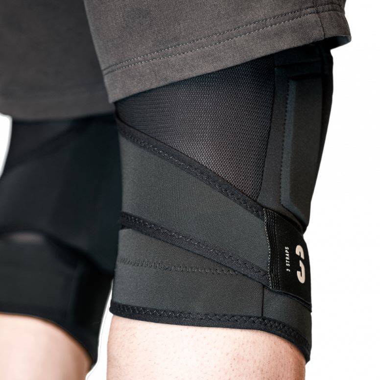 Bluegrass Bluegrass 3Strap Knee Pads Level 2 certified mountain biking protection, showing blue padded knee guards with straps.