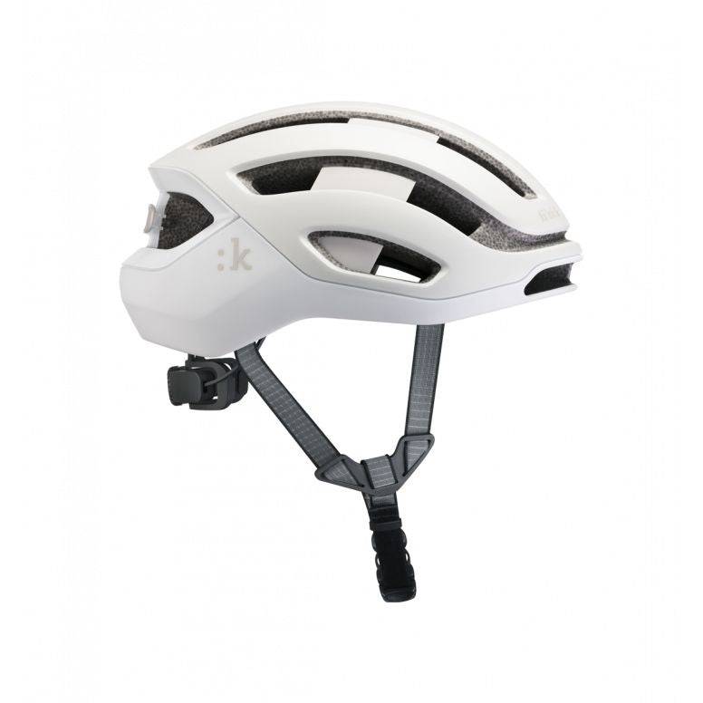 Fizik Kudo cycling helmet with MIPS Air Node, ventilation openings, and rear light for safety and comfort during rides.