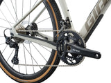 Giant Revolt Advanced 0 MY26 gravel bike with adjustable wheelbase and comfort features, shown in a side view.