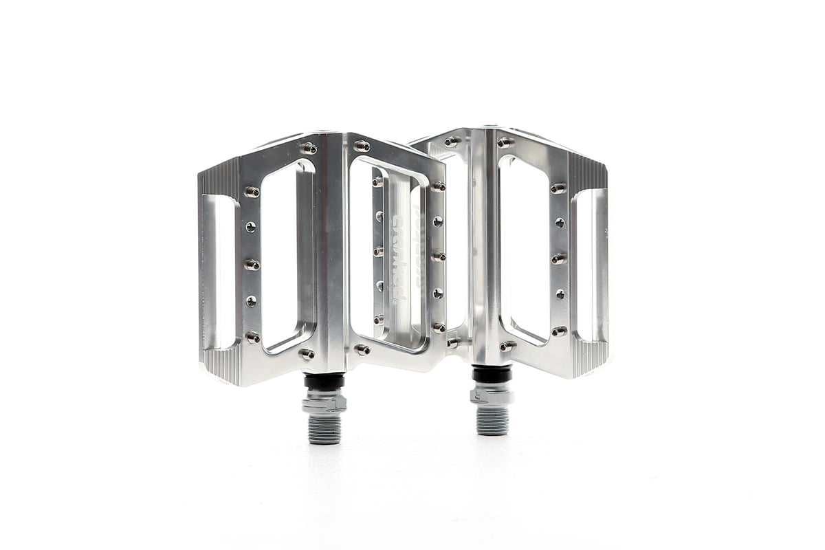 Cranked Studded Pedal