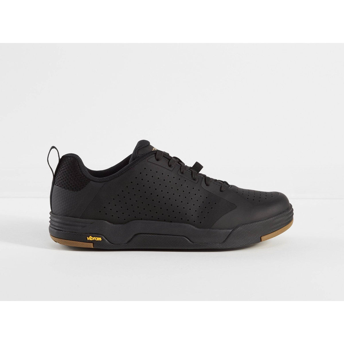 Bontrager Flatline mountain MTB shoes for flat pedals with Vibram outsole, featuring rugged design and durable construction.