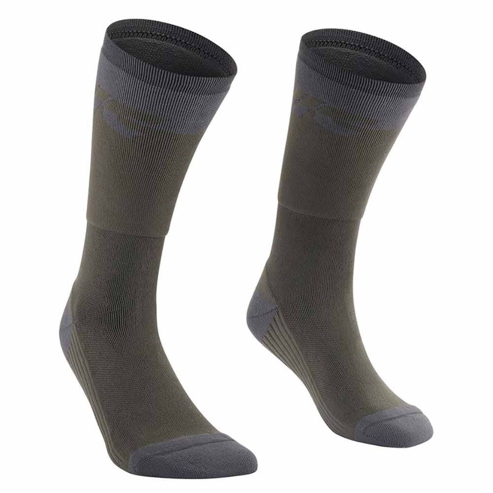 Mavic Deemax high-cut trail and enduro riding socks with cushioning and moisture-wicking fabric for enhanced comfort and protection.