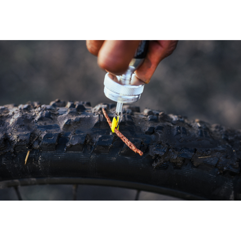 Crankbrothers Plug Mate tubeless tyre repair kit with reusable anchors and plugs for workshop use, compact and easy to handle.