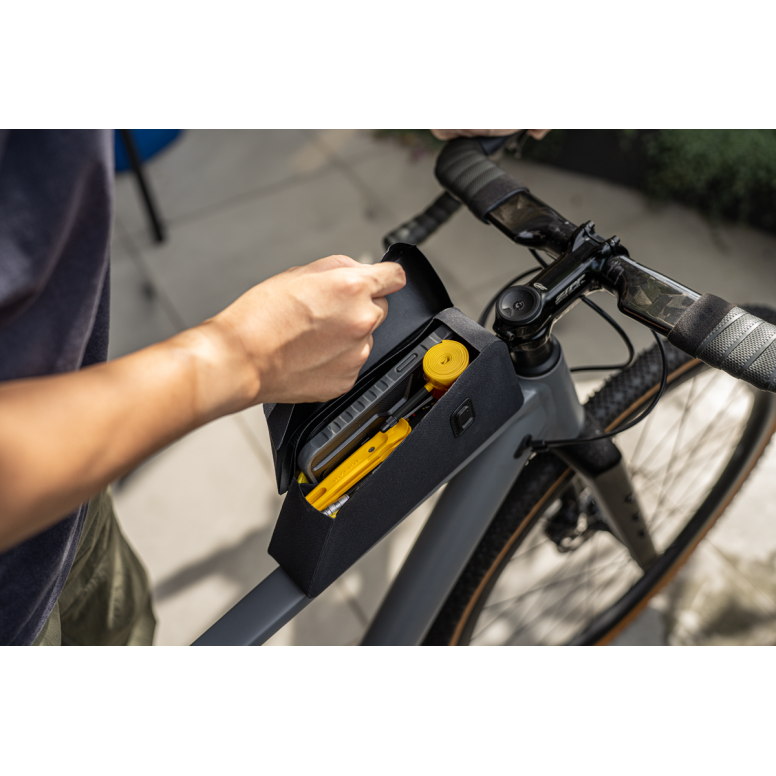 Topeak Toploader Dryshell 1L weatherproof bike top tube bag with magnetic closure, designed for cycling accessories.