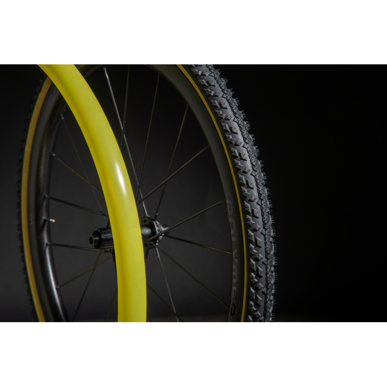 Pirelli Cinturato SmarTUBE Lite gravel and MTB inner tube with dual diameter compatibility, suitable for bicycle components.