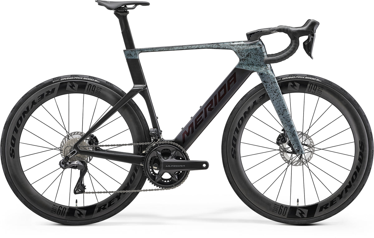 Silver Merida Reacto 9000 2027 road bike with Shimano Ultegra Di2 shifters and disc brakes, featuring aerodynamic frame.