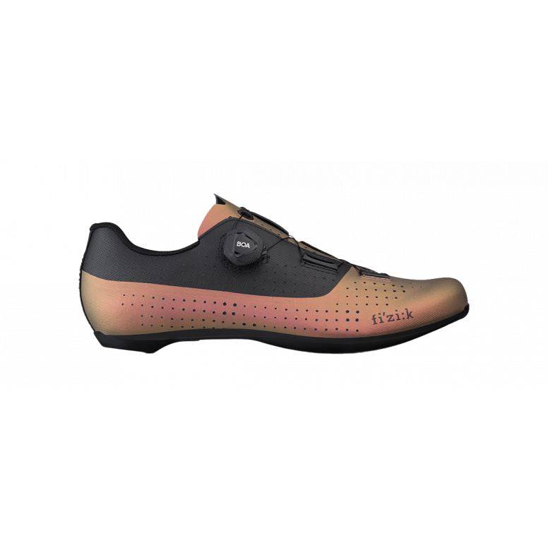 Fizik R4 Tempo Overcurve Wide Road Cycling Shoe with BOA closure system, showing the sleek design and wide fit for cycling comfort.
