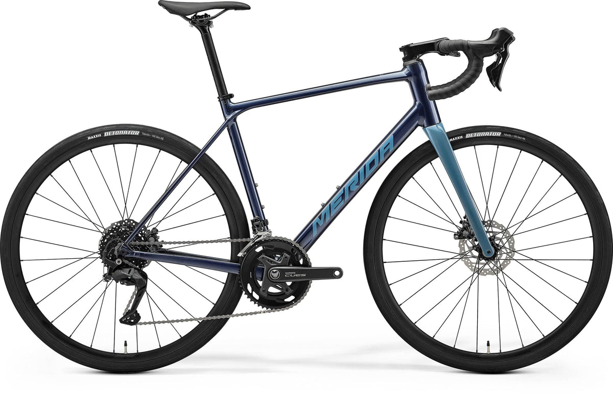 Merida Scultura Endurance 200 MY26 road bike with lightweight frame, drop handlebars, and sleek design for comfortable endurance riding.