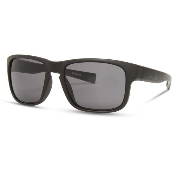 Madison Eyewear Signal matte black sunglasses with black mirror UV-protected lenses, stylish and protective eyewear for sunny days.