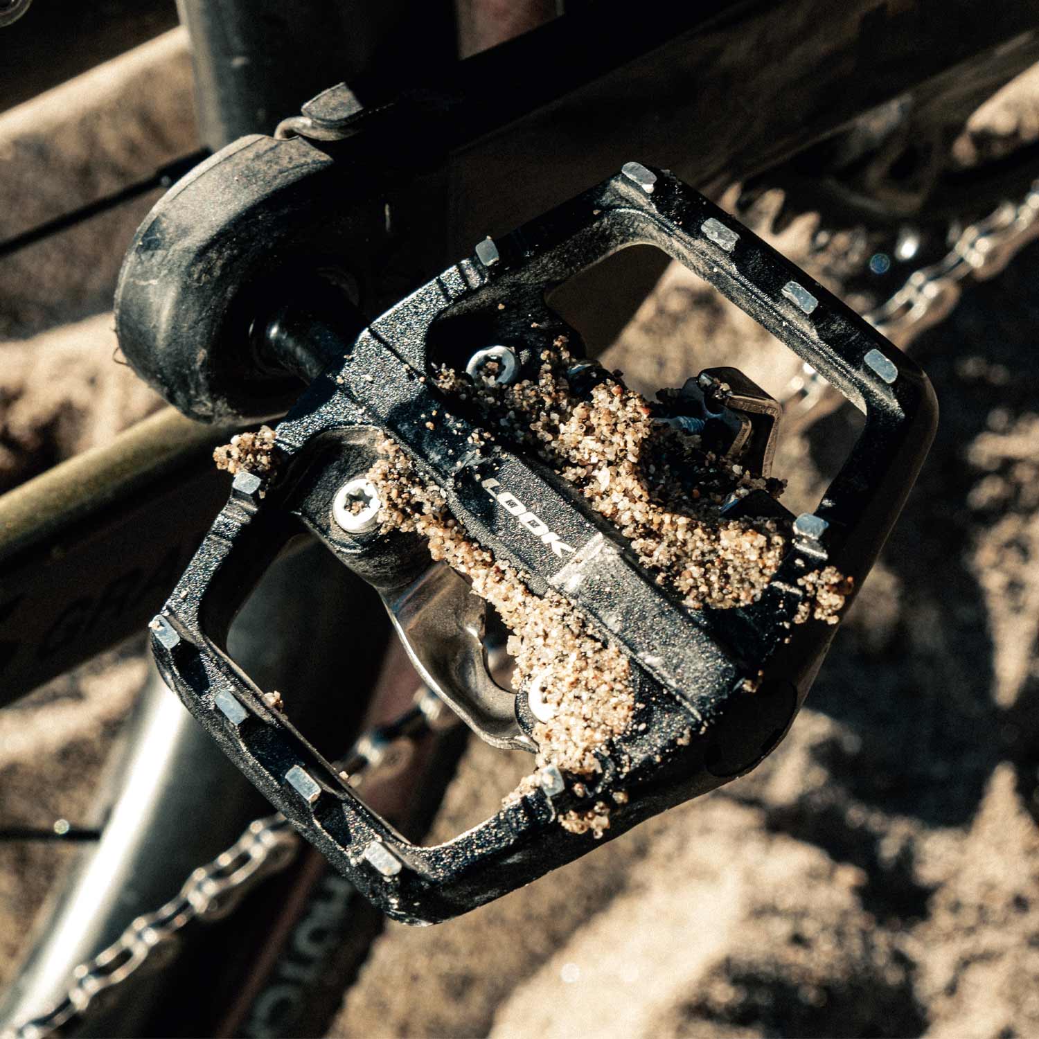 Look X-Venture Plus dual-sided pedals with SPD clipless and flat platform, shown with metal cleats and pedal body.