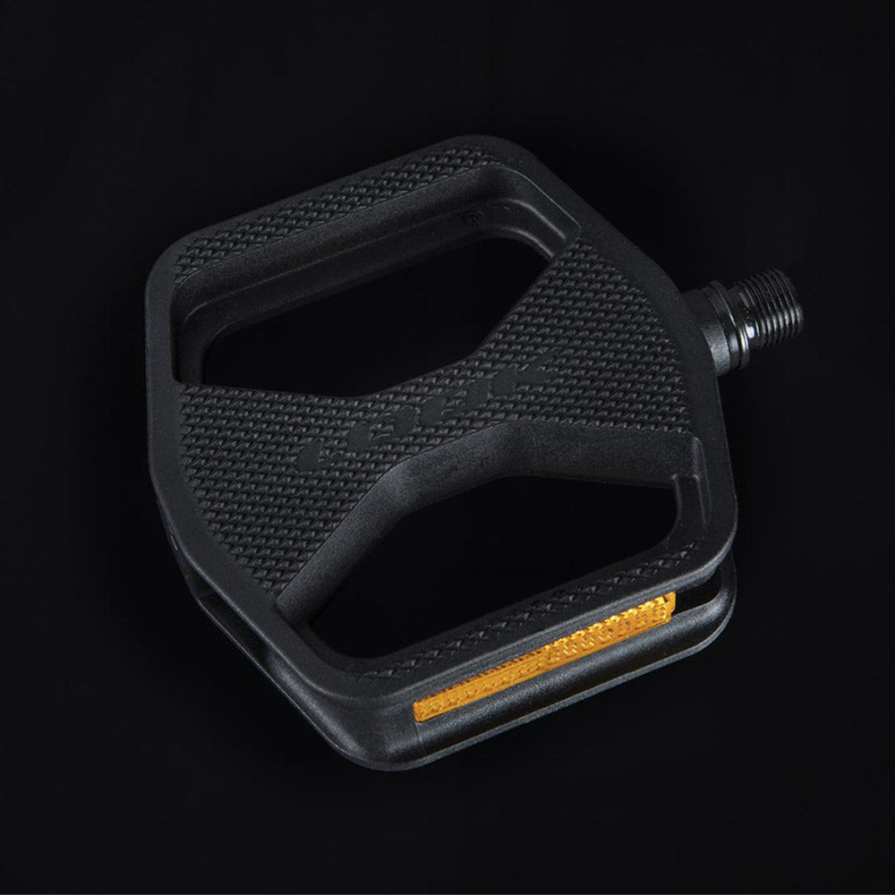 Look Geo City Pedals for bikes, durable urban platform pedals with multi-grip system, shown in black with textured surface.
