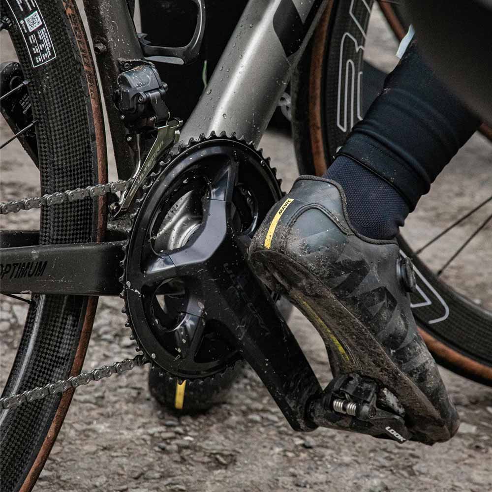 Look Keo 2 Max Black road cycling pedals with adjustable tension and wide platform, featuring clipless design for secure riding.