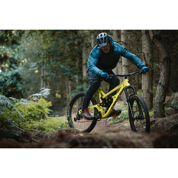 Madison Flux men's performance MTB trousers with ventilation panels and adjustable fit, designed for cycling comfort and mobility.