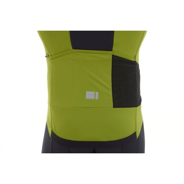 Madison Roam men's short sleeve jersey, lightweight cycling clothing in navy with logo detail, front view.