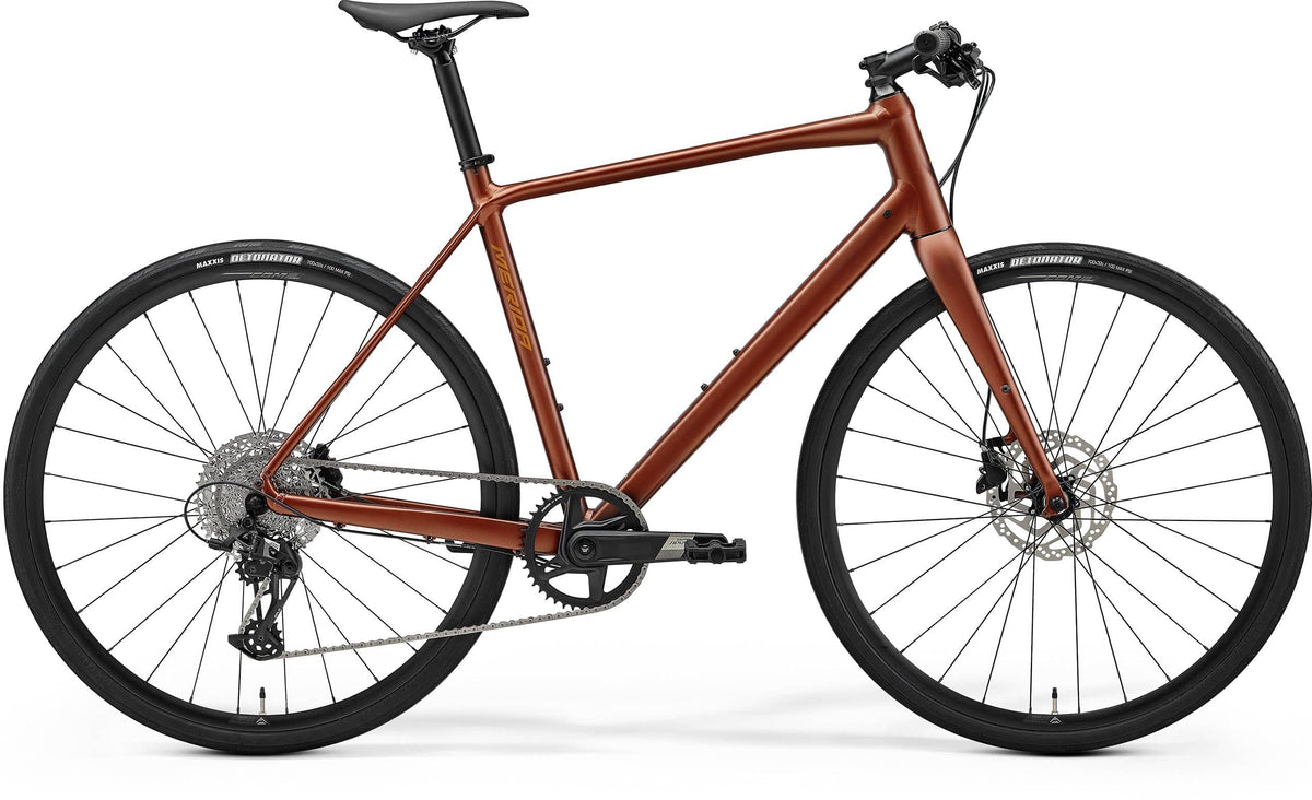 Merida Speeder 500 MY26 hybrid bike featuring a carbon fork and hydraulic disc brakes, suitable for versatile riding.