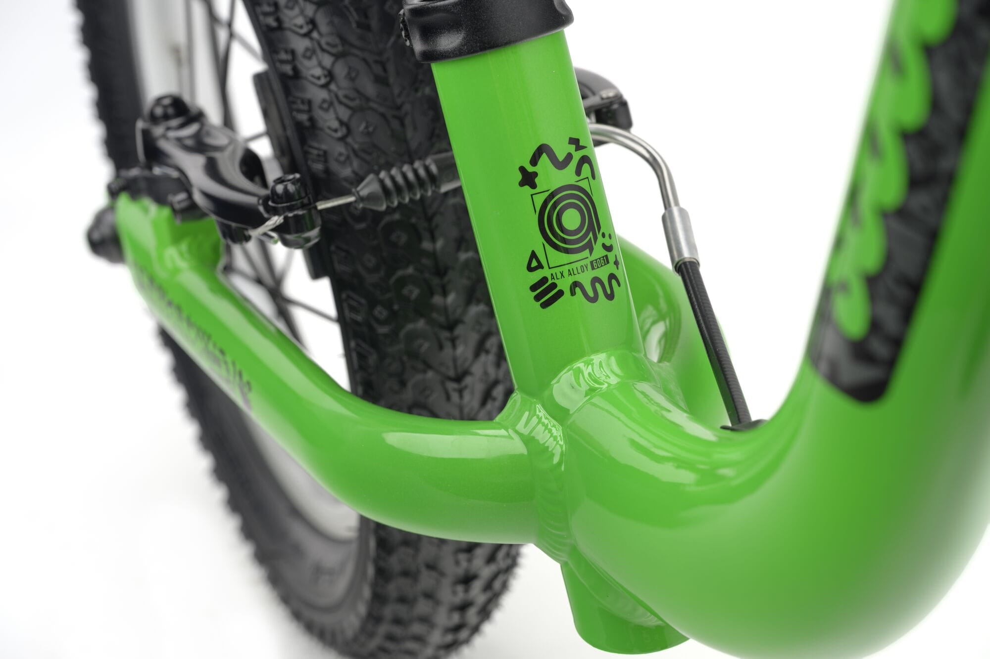 Green Ridgeback Scoot 2027 kids balance bike for toddlers age 2+, close-up detail of the bike's frame and handlebars.