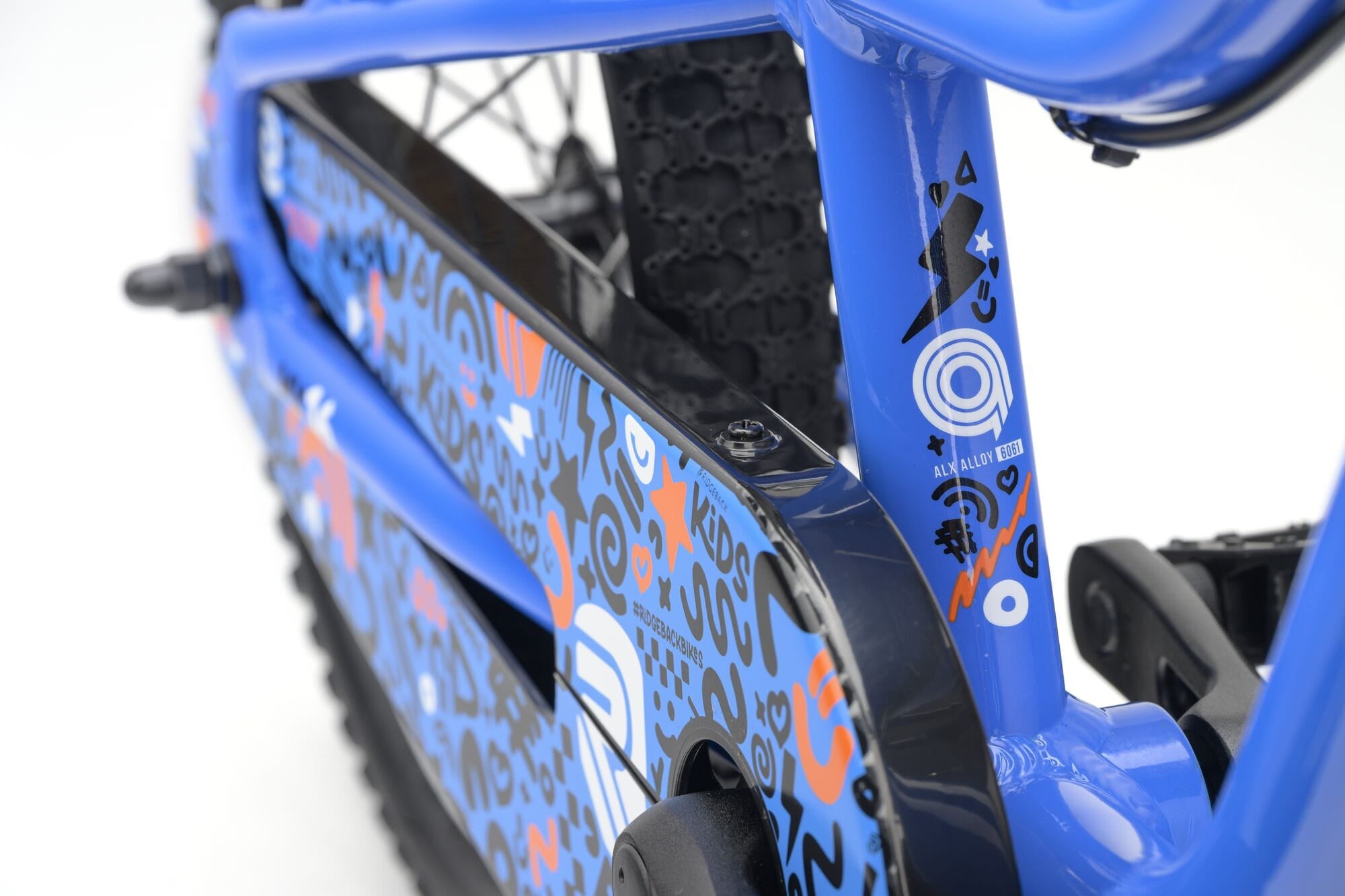 Blue Ridgeback MX16 Kids Bike with 16-inch wheels, adjustable frame, suitable for children aged 3.5 to 6 years, detailed view.