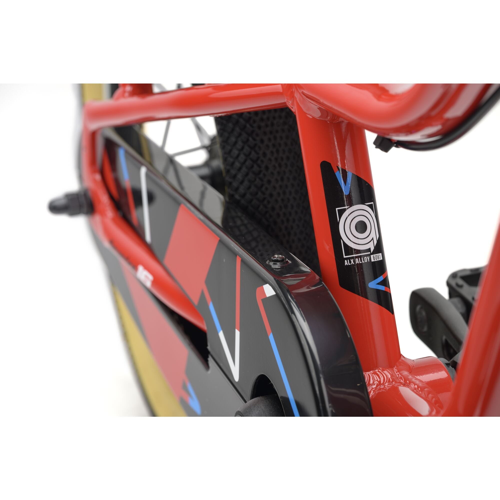 Ridgeback Dimension 16 Kids Bike in red, lightweight frame, adjustable for ages 3.5 to 6 years, with details of the bike's design.