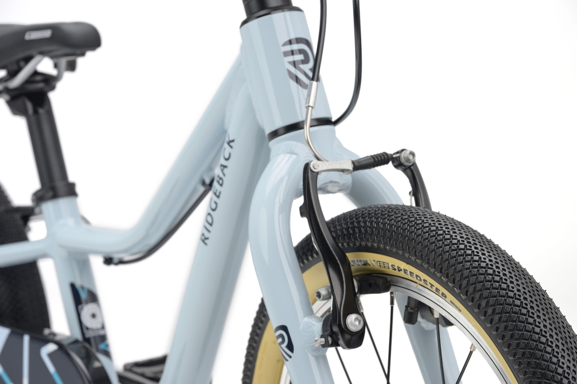 Blue Ridgeback Dimension 16 kids' bike with adjustable lightweight frame and training wheels for children aged 3½ to 6 years.