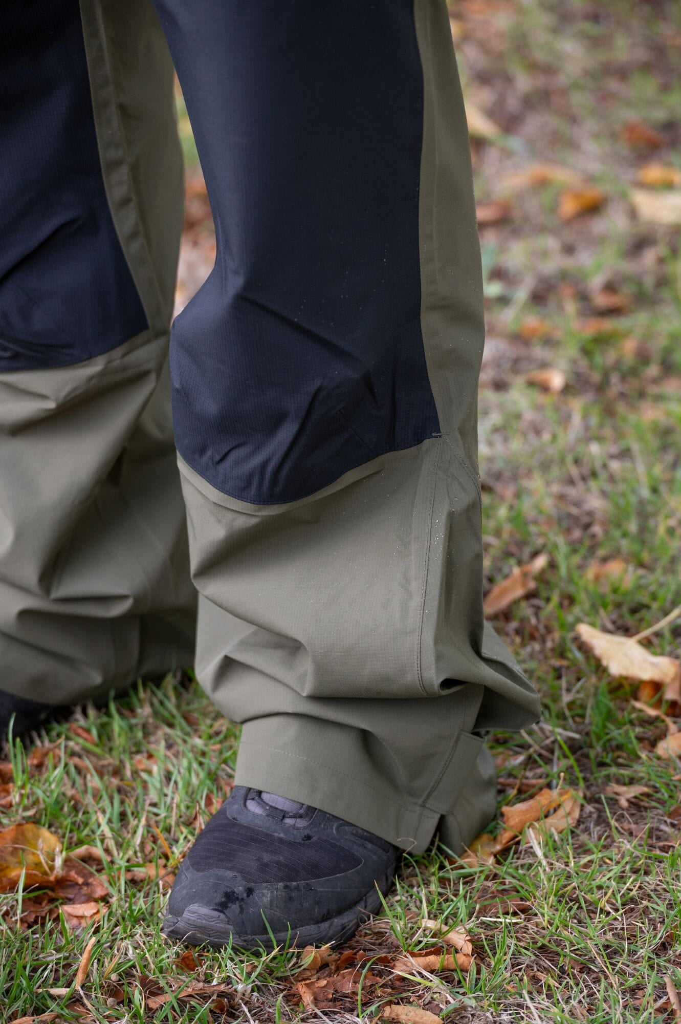 Madison men's waterproof outdoor trousers featuring breathable fabric, adjustable fit, and eco-friendly design, suitable for outdoor activities.